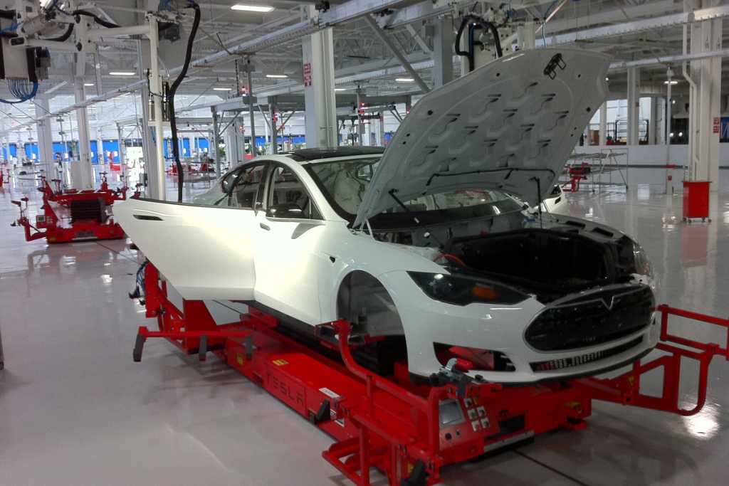 Tesla чье производство