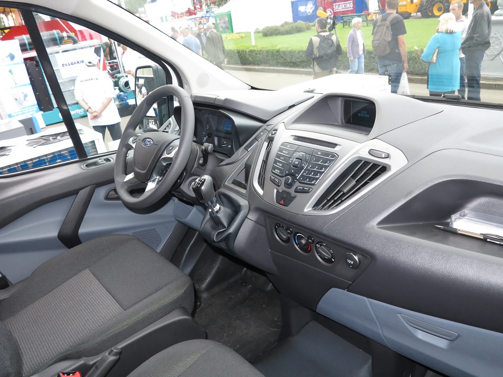 Грузовой отсек Ford Transit Custom