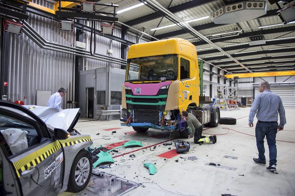 Scania подвергла грузовики невероятным краш-тестам