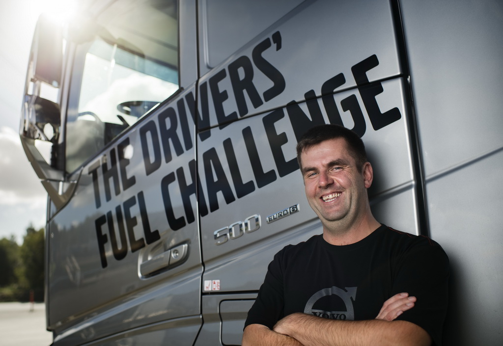 Победителем международных соревнований по экономичному вождению Volvo Trucks Drivers’ Fuel Challenge стал чешский водитель грузовика – 34-летний Томас Хорчичка.