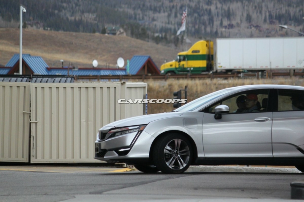 Водородный автомобиль Honda Clarity – почти 600 км на одном баке