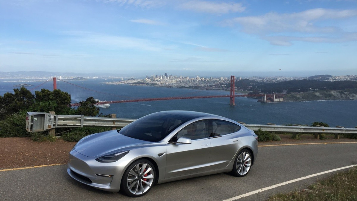 Доступный электромобиль Tesla запускают в производство