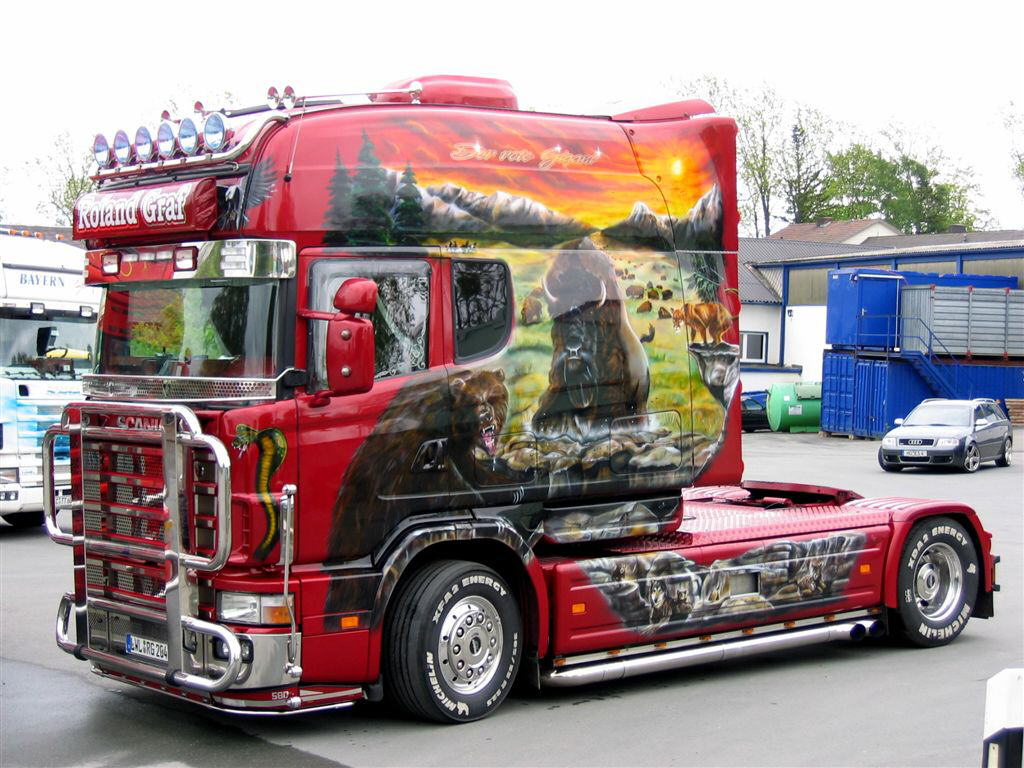 Scania Longline с расписной кабиной