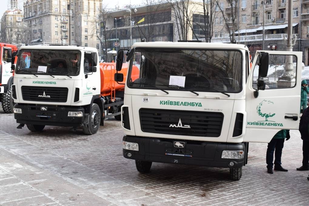 Новейшая спецтехника МАЗ из автопарка Киевзеленбуд