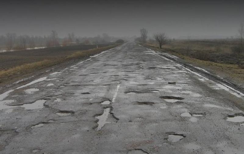 На украинских дорогах могут появиться знаки «Выбоины» 