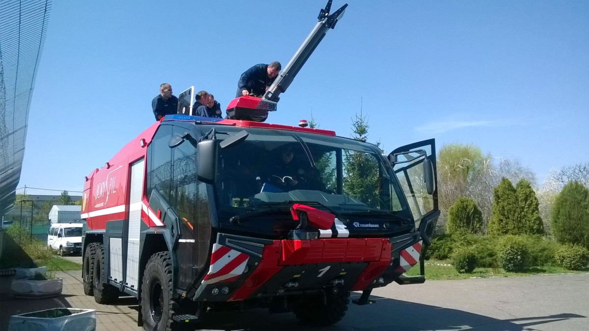 Аэродромный пожарный автомобиль Rosenbauer Panther 5