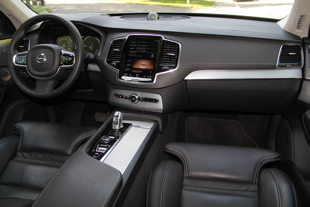 Интерьер Volvo XC90 T8