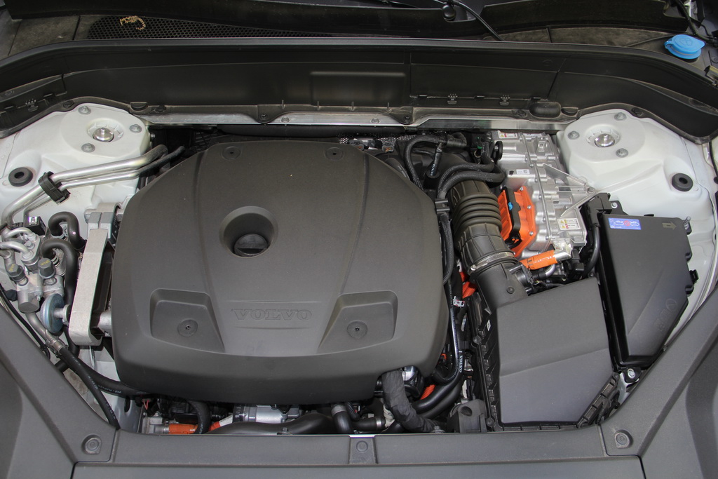 Двигатель Volvo XC90 T8