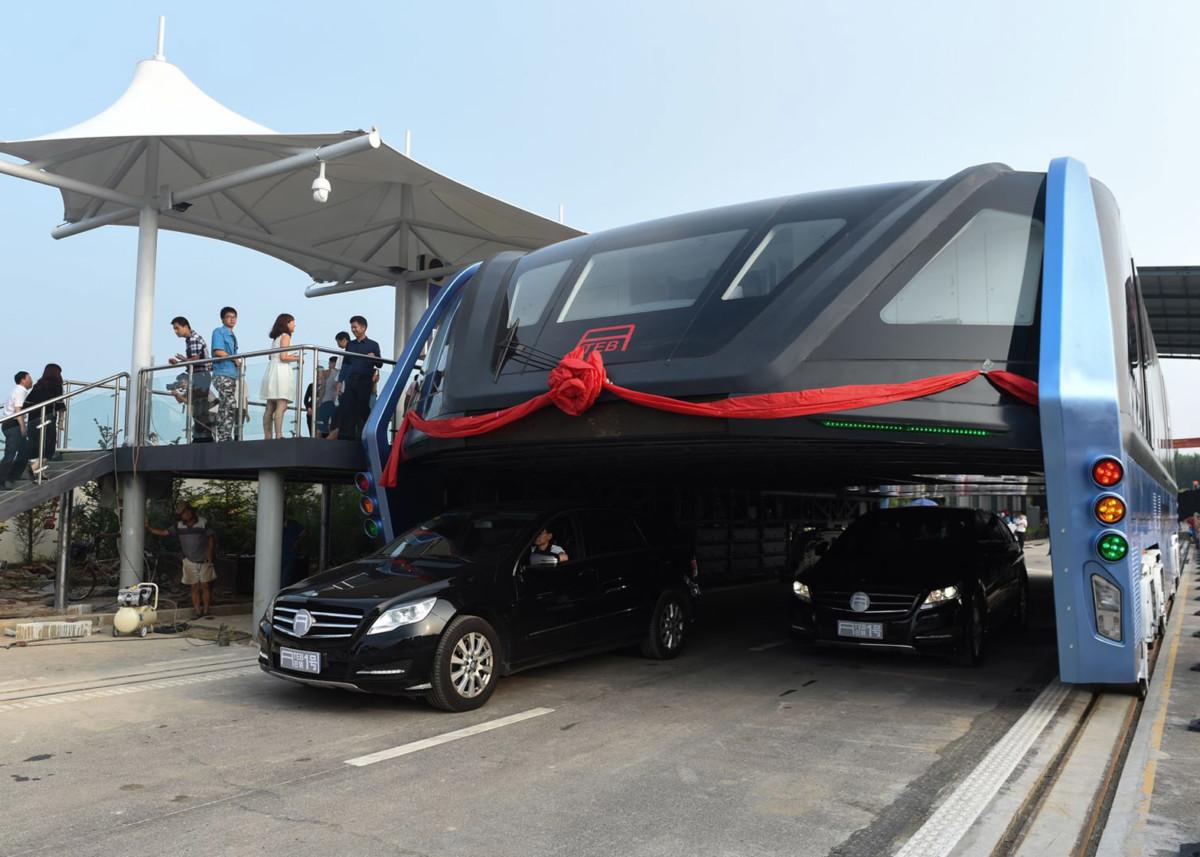 уникальный автобус TEB (Transit Elevated Bus)