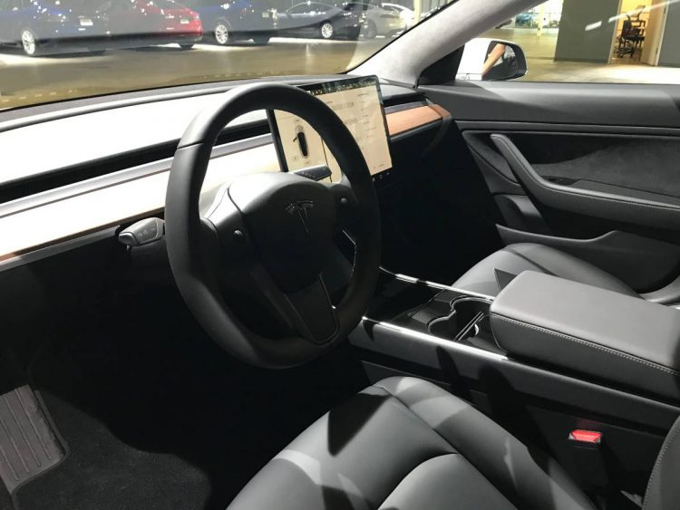 Подержанная Tesla Model 3 продается втридорога