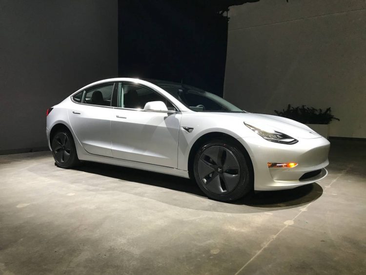 Подержанная Tesla Model 3 продается втридорога