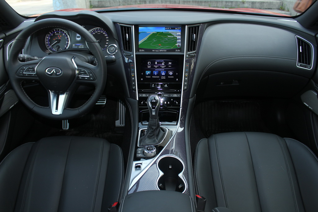 Интерьер Infiniti Q60