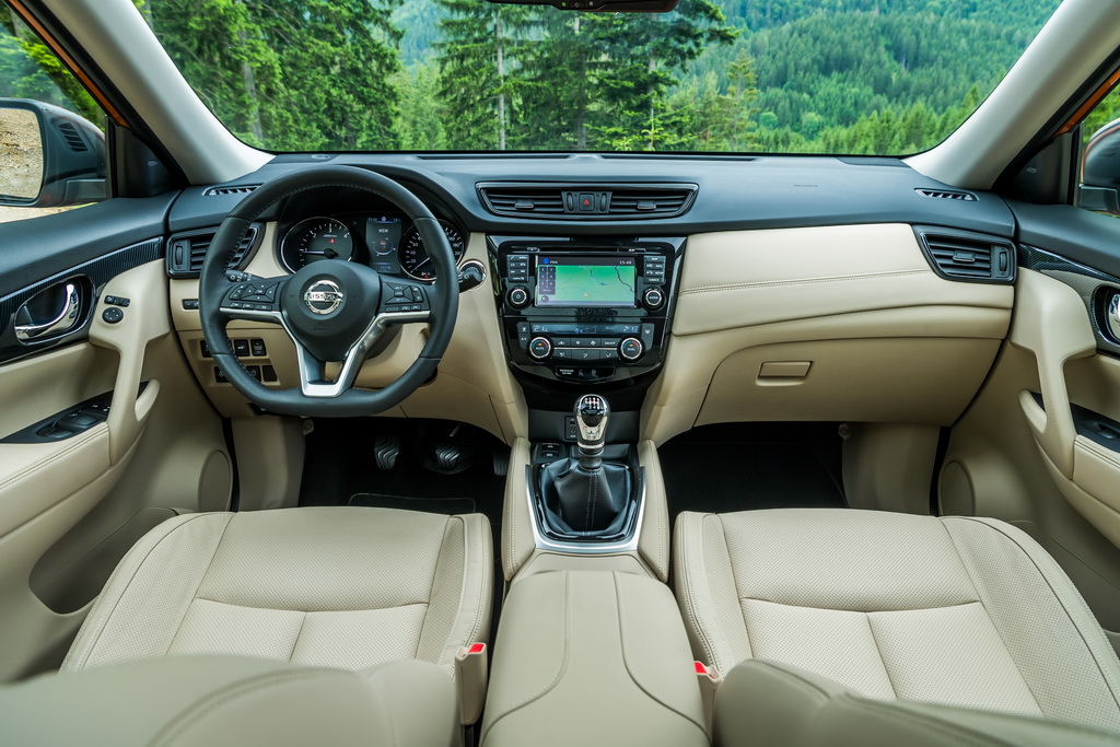 Интерьер Nissan X-Trail 2017