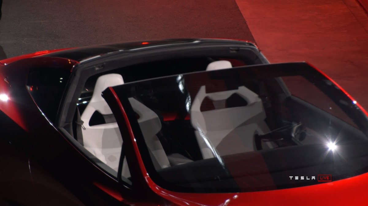 Tesla представила электрический суперкар за $200 тысяч (живые фото)