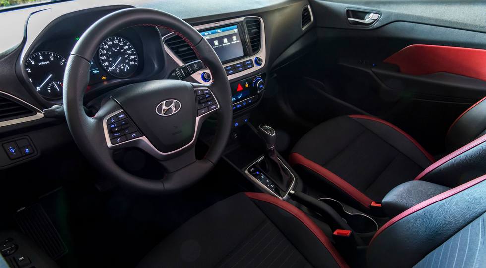 Первые официальные фото хетчбэка Hyundai Accent 2018