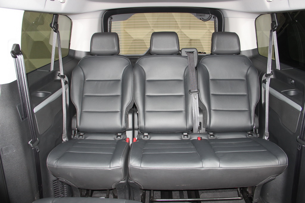Интерьер Peugeot Traveller 2017