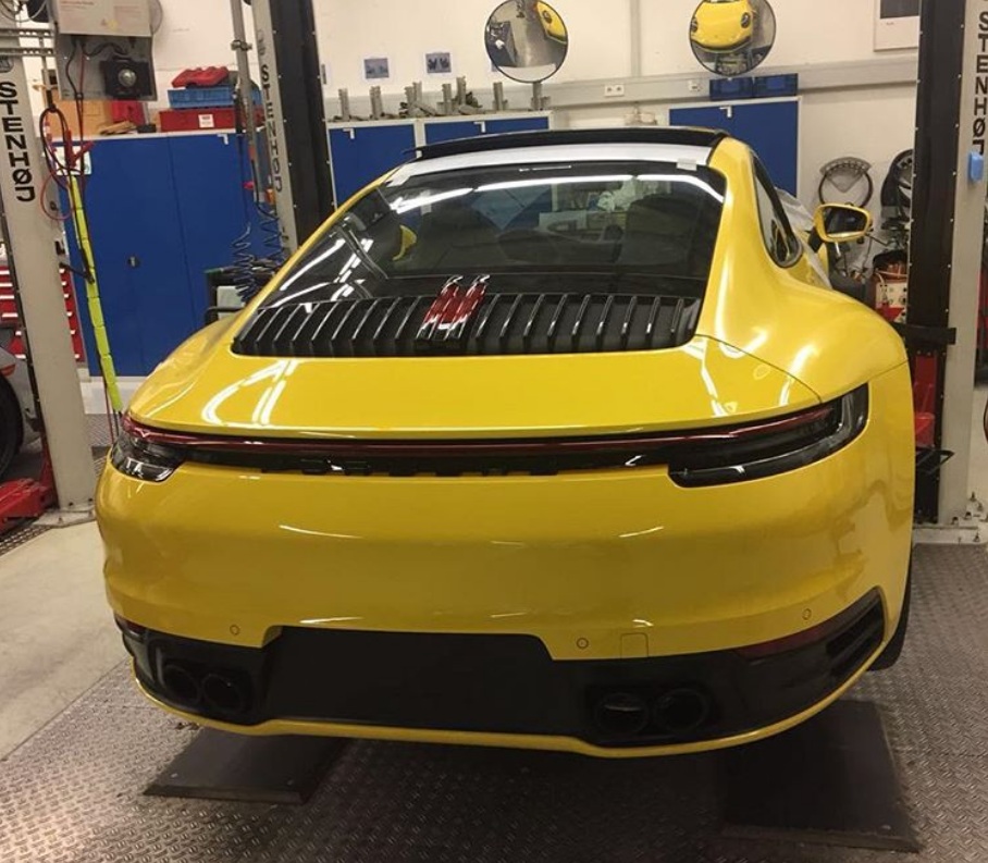 Новый Porsche 911 2019 засняли без камуфляжа