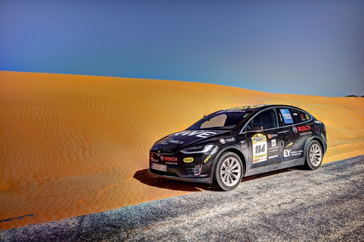 Электромобиль впервые пересек пустыню Сахара