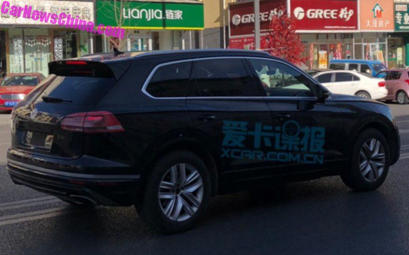 Новый Volkswagen Touareg 2019 засняли во время тестов