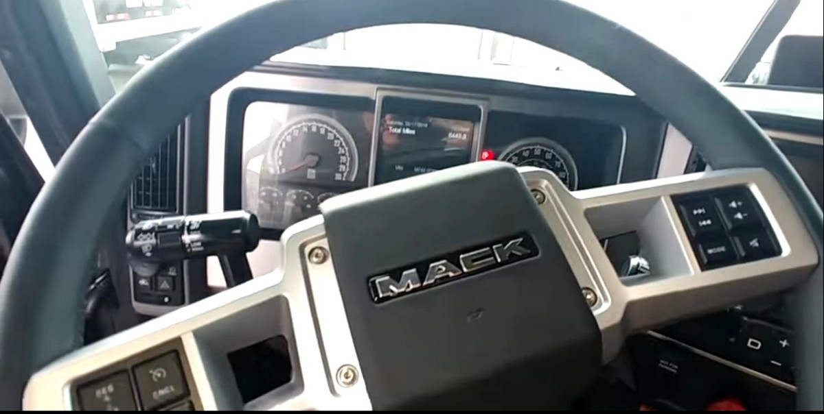 Новый флагманский тягач Mack 2018 года