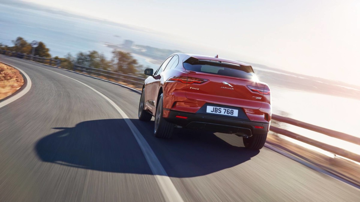 Jaguar I-Pace 2019: все подробности первого электромобиля Ягуар
