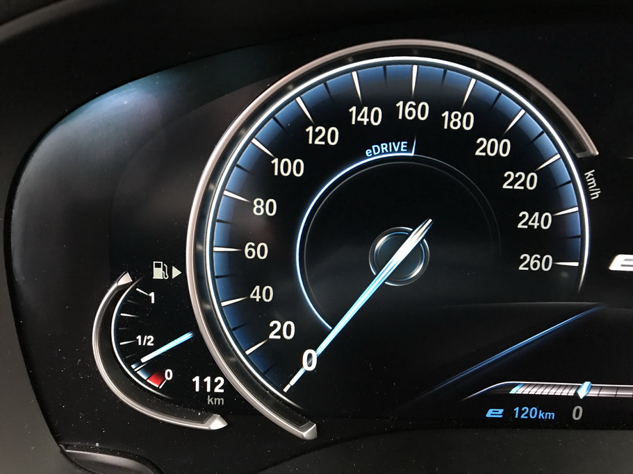 Особенность BMW 530e
