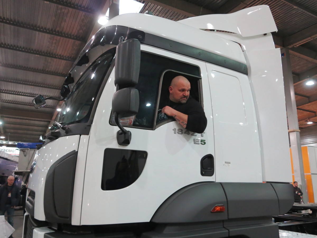 Василий Вирастюк лично выводил тягачи Ford Trucks и расставлял