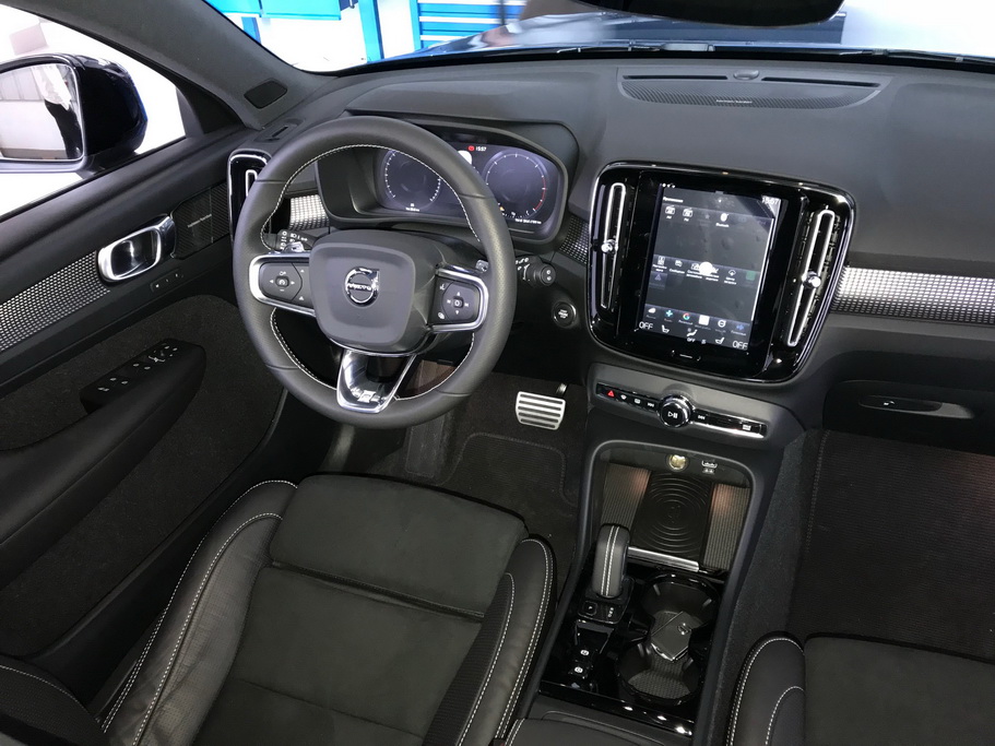 Салон Volvo XC40 2018