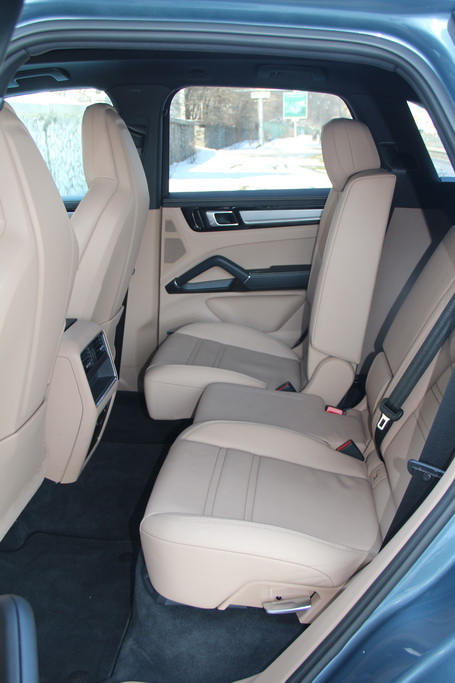 Интерьер нового Porsche Cayenne