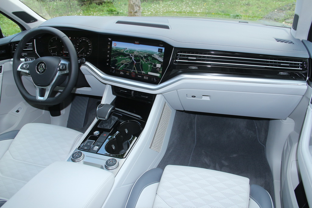 Салон Volkswagen Touareg 2018