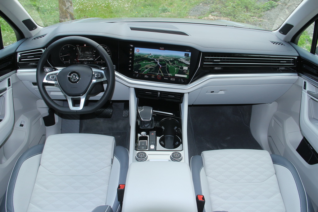 Интерьер Volkswagen Touareg 2018