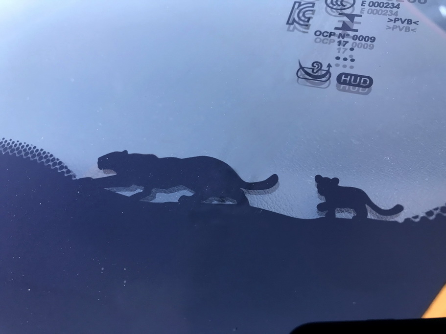 Лобовое стекло на Jaguar E-PACE