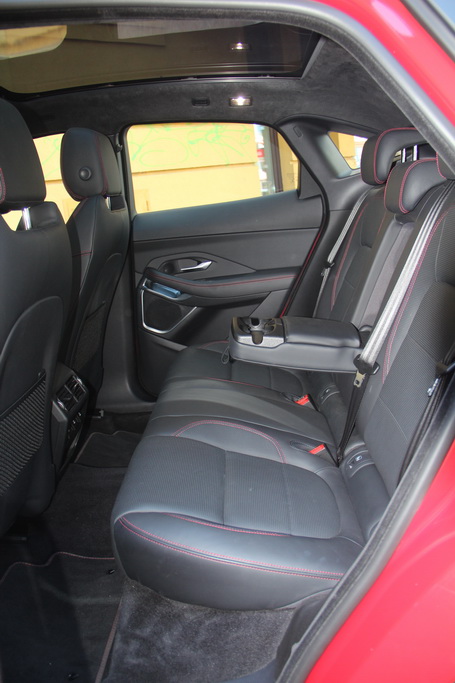 Задний ряд Jaguar E-Pace
