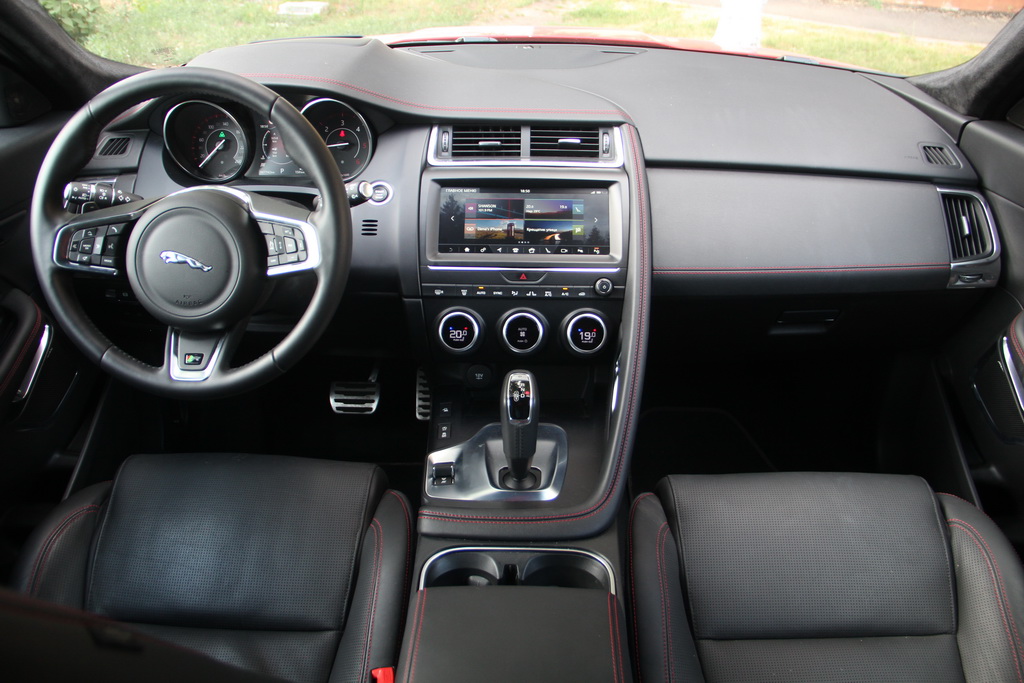 Салон Jaguar E-Pace