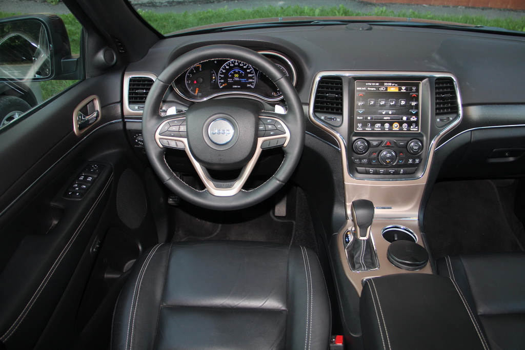 Интерьер Jeep Grand Cherokee 2018