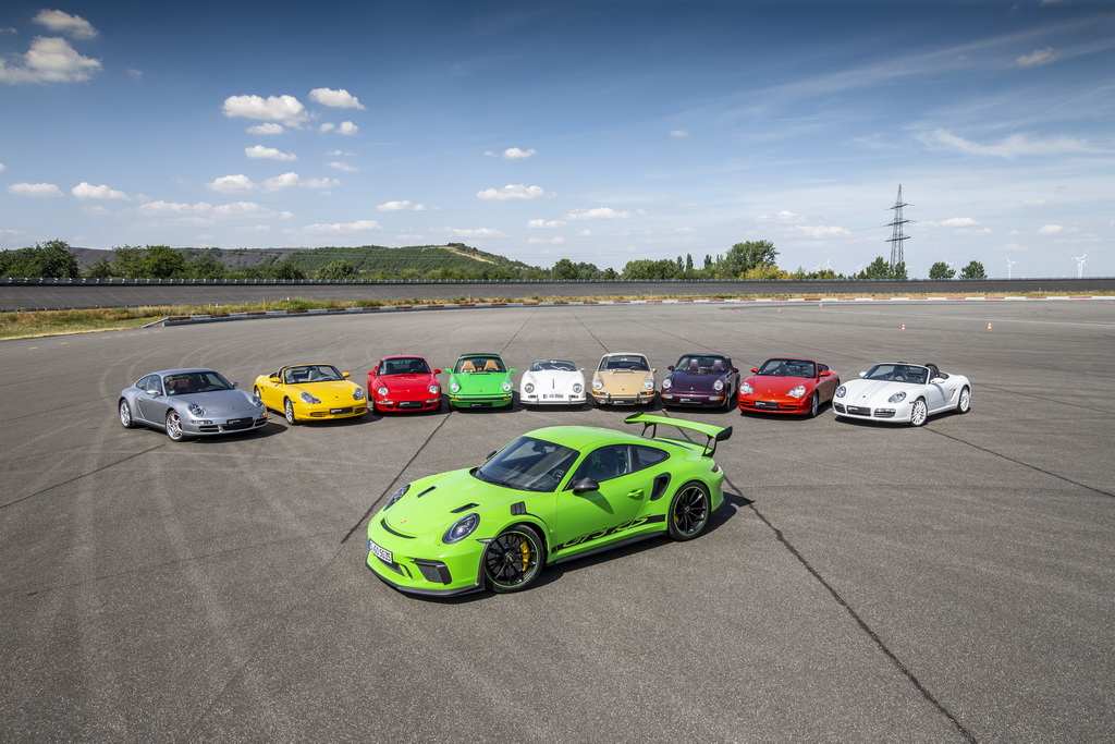 Porsche 70 лет спортивным моделям