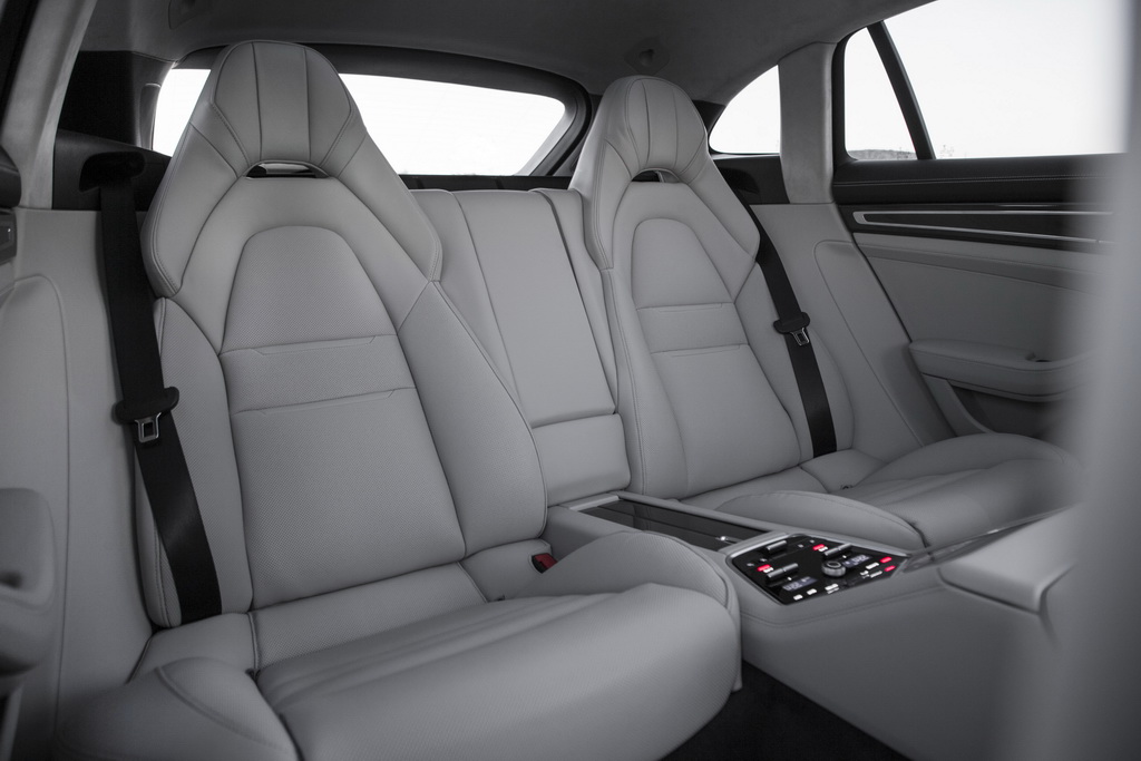 Задний ряд Porsche Panamera Sport Turismo