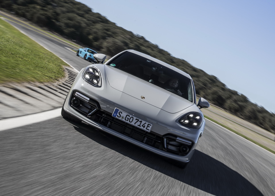 Внешность универсала Porsche Panamera Sport Turismo