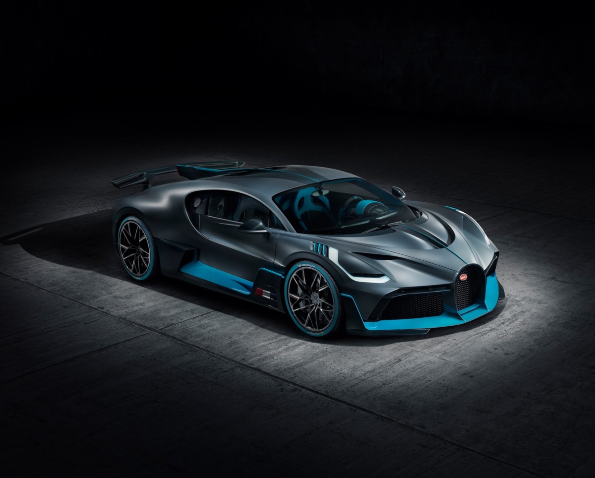 Bugatti рассекретила новый гиперкар Divo