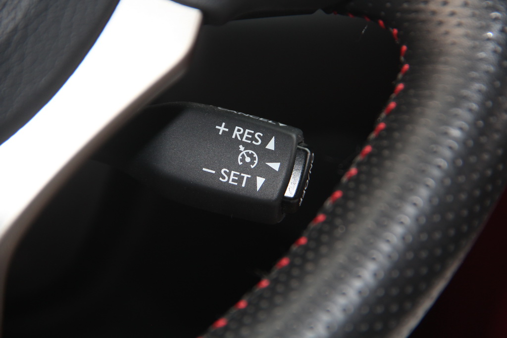 Круиз-контроль Lexus RC 200t