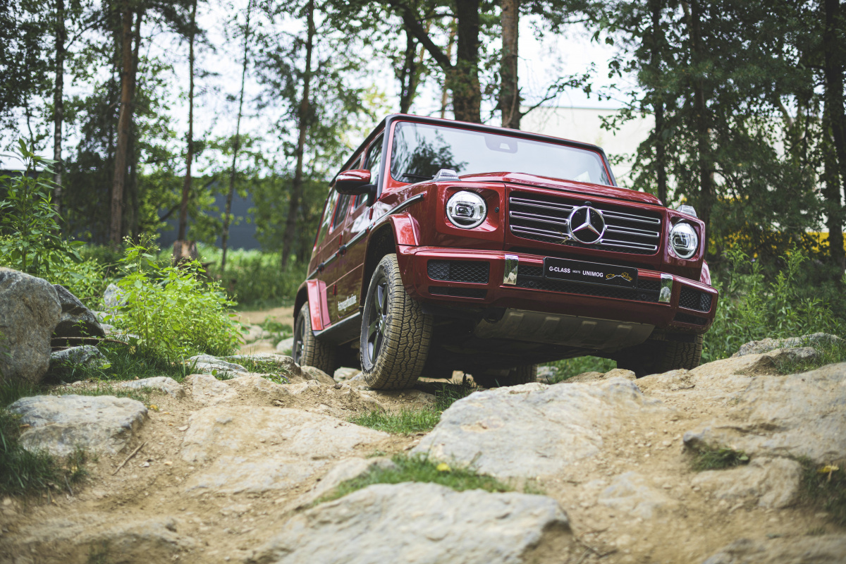 Внедорожники Mercedes-Benz подверглись зрелищным испытаниям. Видео