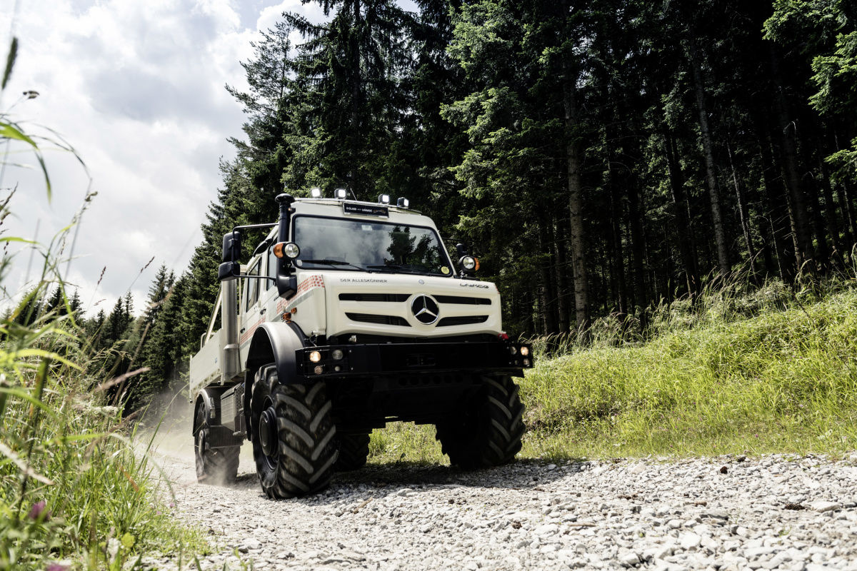 Внедорожники Mercedes-Benz подверглись зрелищным испытаниям. Видео