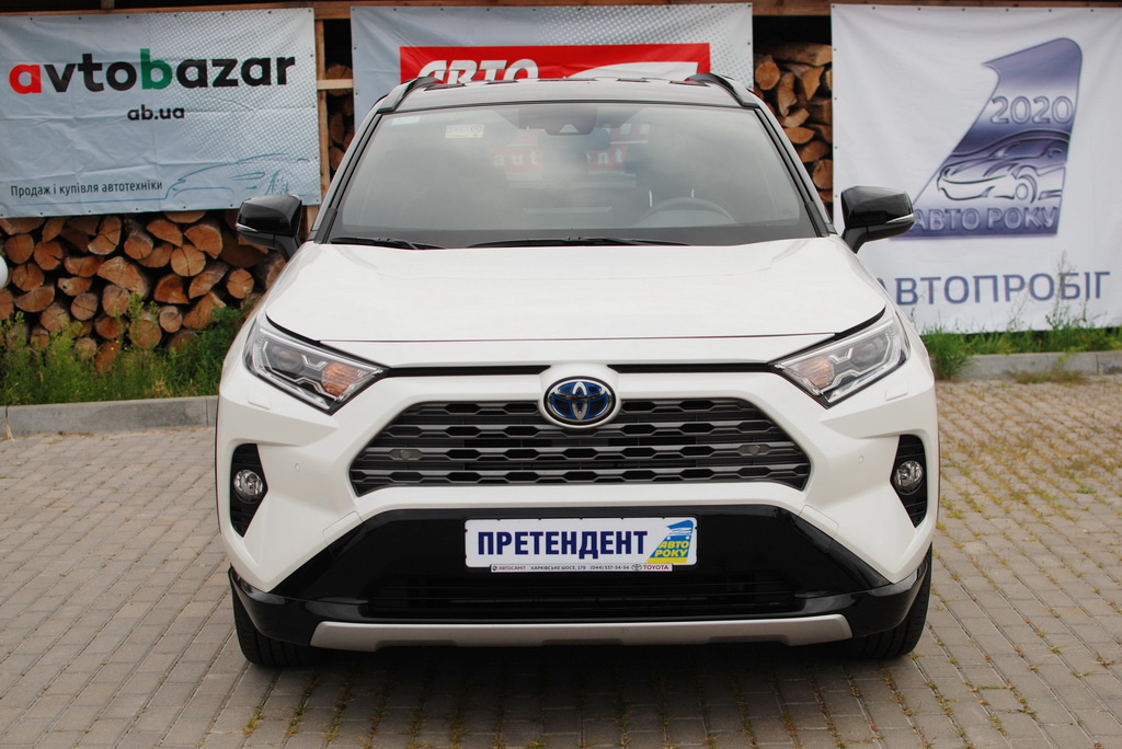 Тоёта тестирует гибридную версию модели RAV4