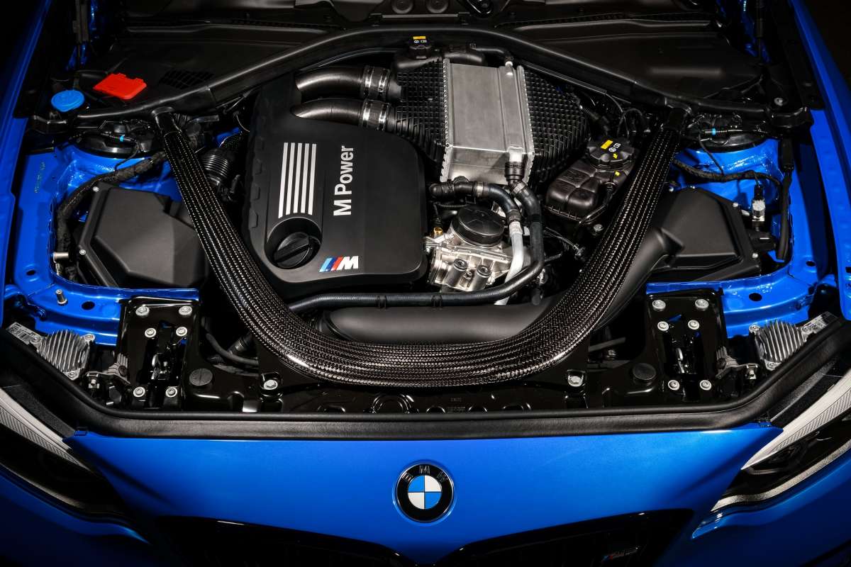Самая мощная двойка BMW: 450 сил и карбоновая крыша 