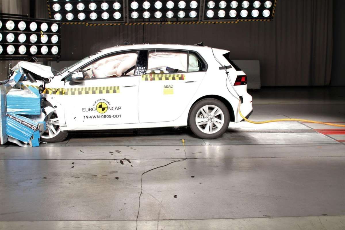 ПДД и безопасность             Новый Nissan Juke и Volkswagen Golf 8 разбили результаты краш-тестов