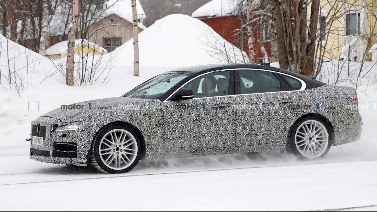 https://cdn2.autocentre.ua/wp-content/uploads/2020/01/2021-jaguar-xf-facelift-spy-photo-1.jpg?resize=670x498