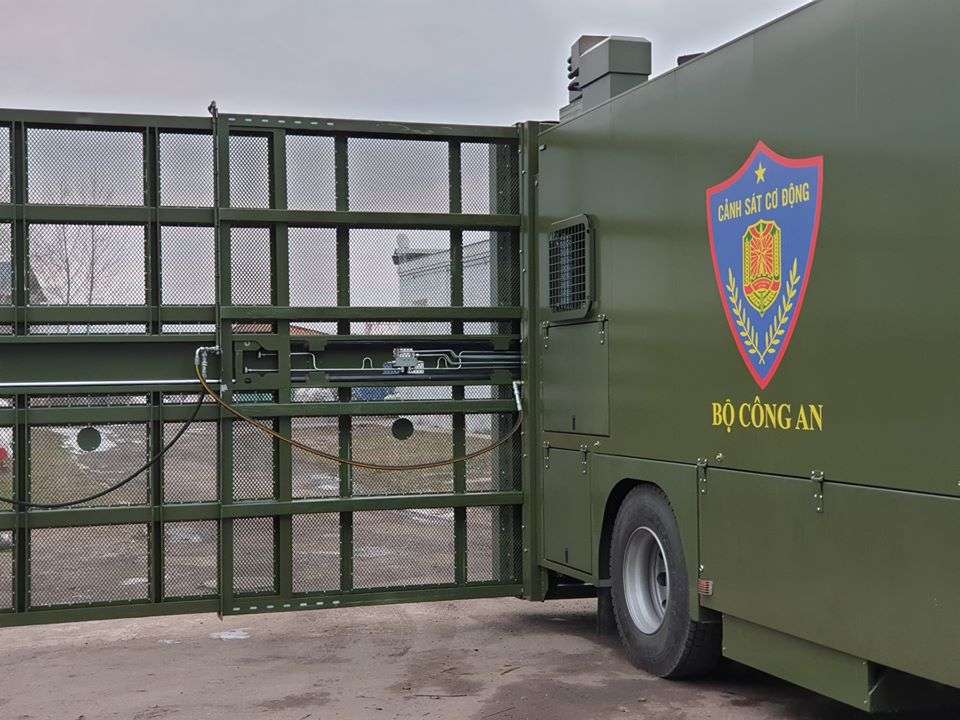 Tital Retriever Barricade Tital Retriever Barricade