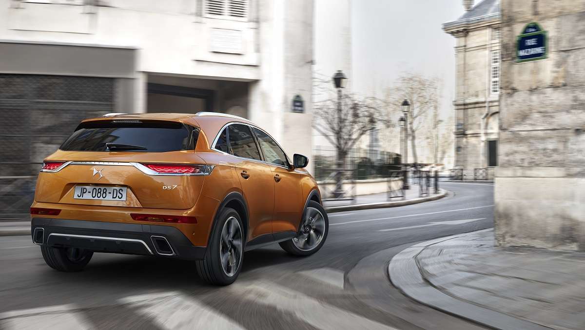 https://cdn2.autocentre.ua/wp-content/uploads/2020/02/ds-7-crossback-4.jpg?resize=670x498